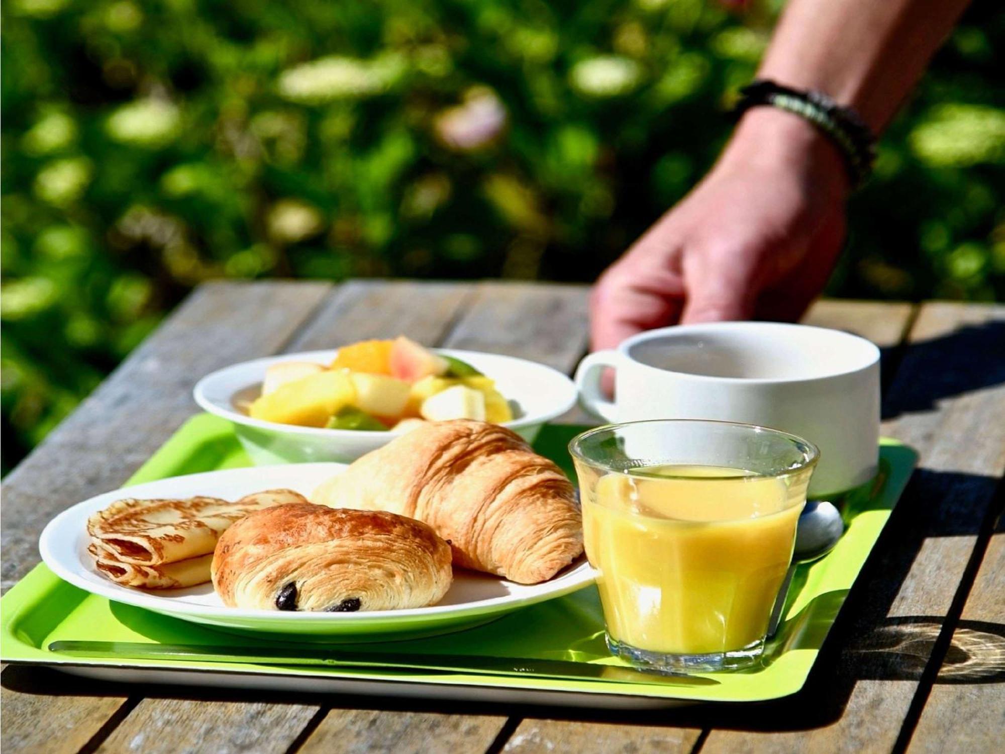 Ibis Budget Vannes Bagian luar foto