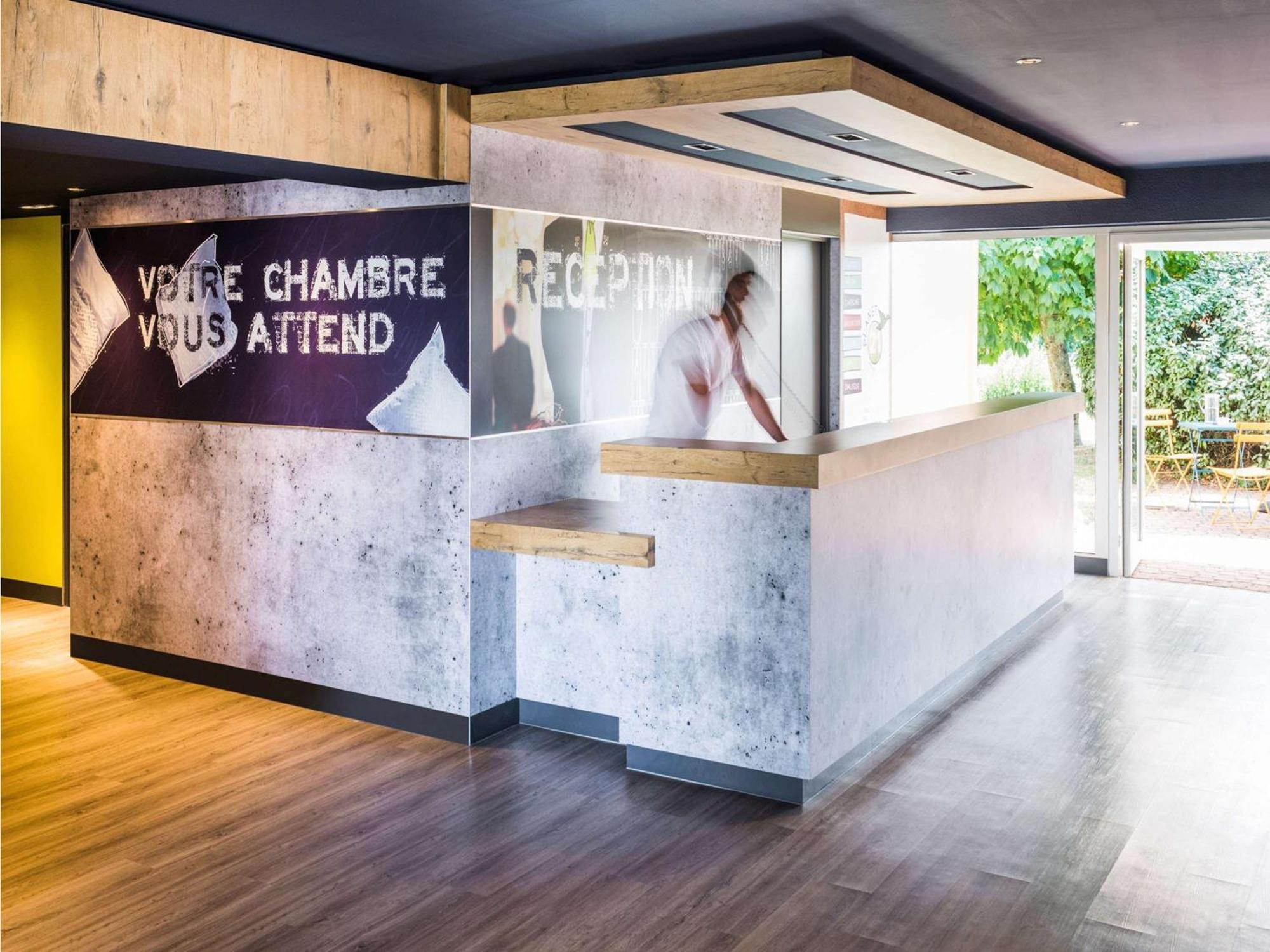 Ibis Budget Vannes Bagian luar foto