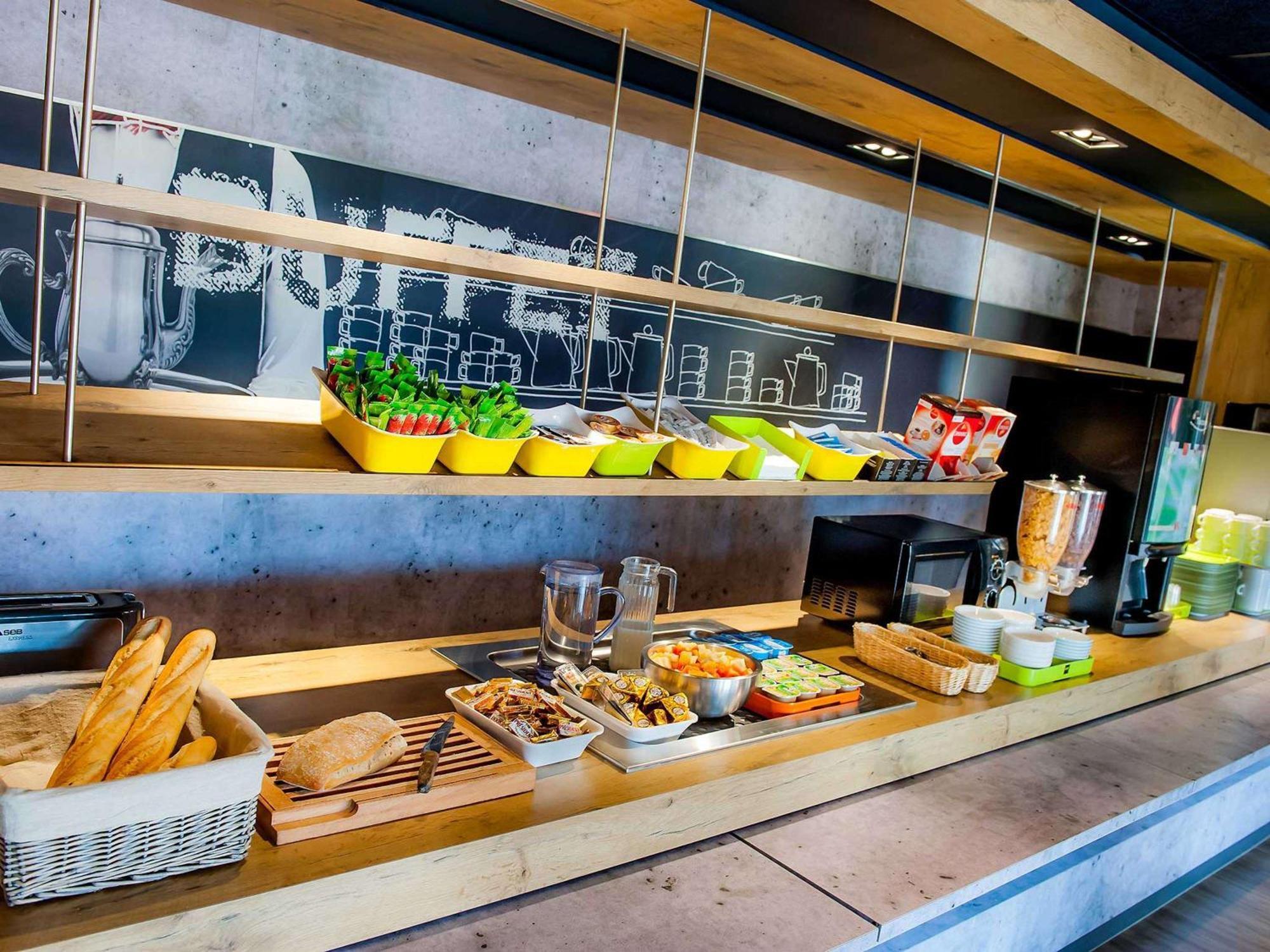 Ibis Budget Vannes Bagian luar foto