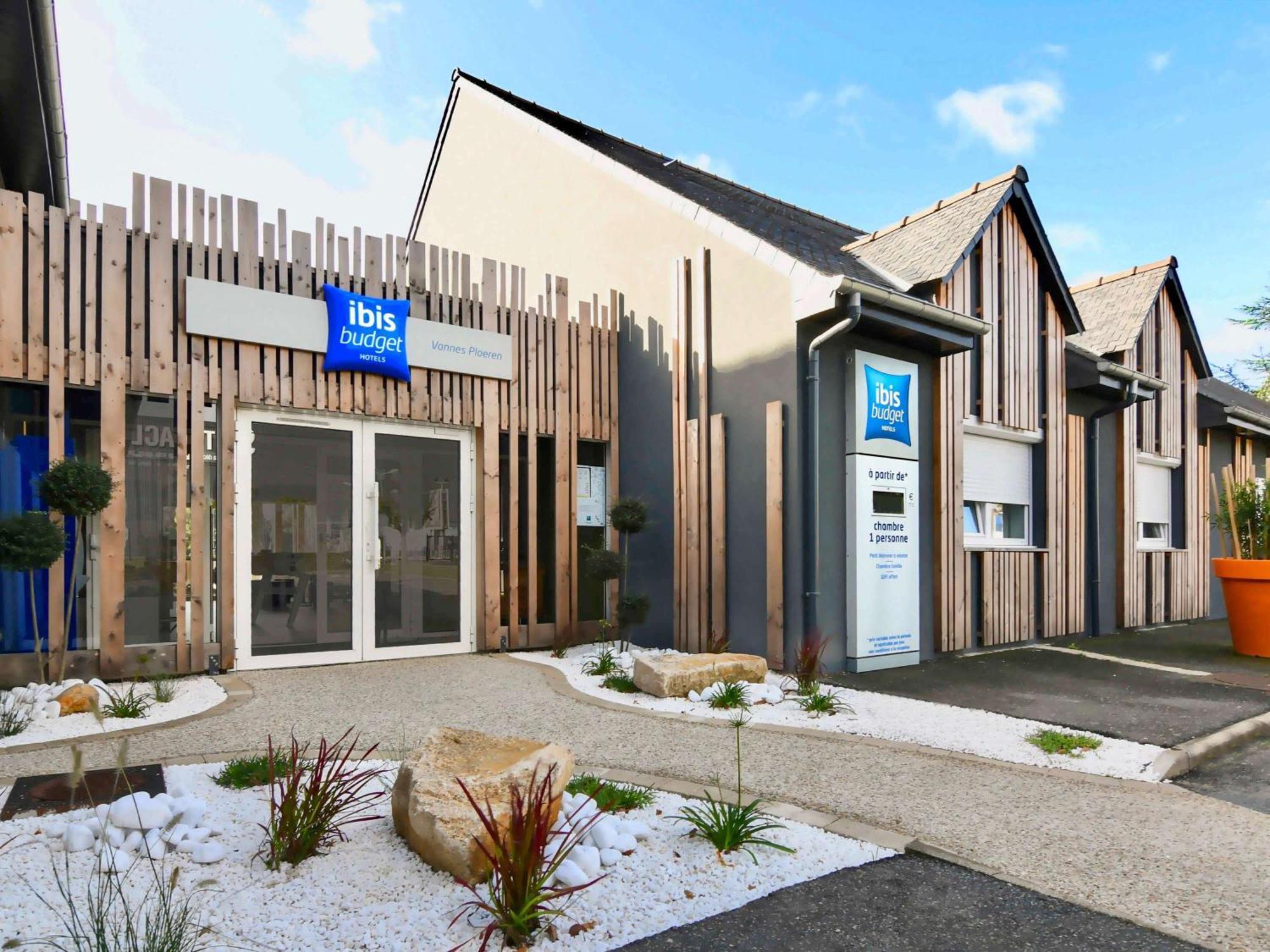 Ibis Budget Vannes Bagian luar foto